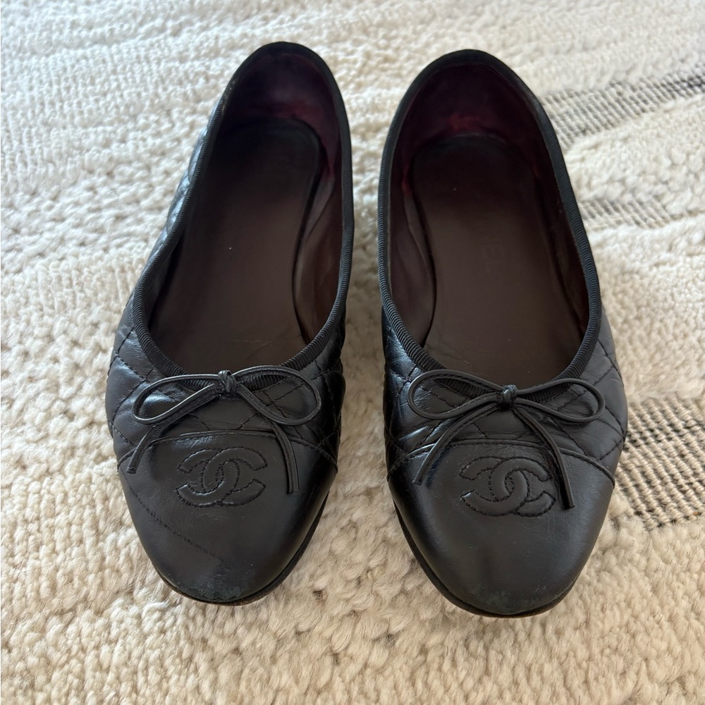 CHANEL Aged Calfskin Quilted CC Cap Toe Ballerina Flats 37.5 Black